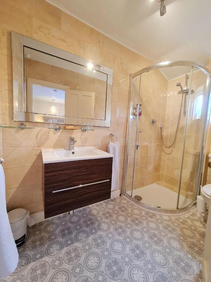 Beaufort Lodge - Central Location & Free Parking Taunton Dış mekan fotoğraf